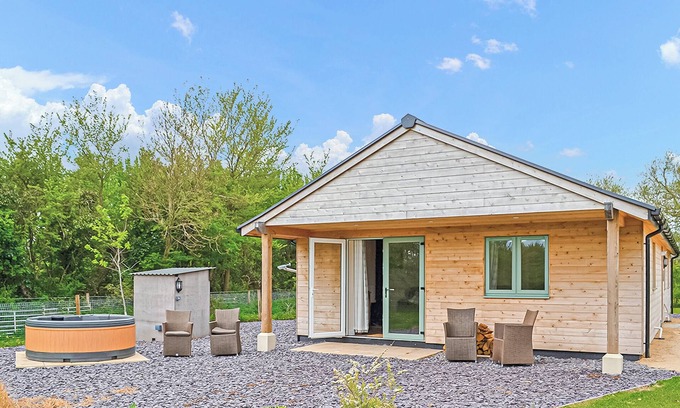 Axbridge Ski Chalet | Beautiful bespoke lodge situated in peaceful countryside.