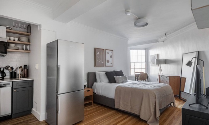 North Brookline Apartment | Beautiful Brookline Studio w/Gym, steps to Green Line, by Blueground
