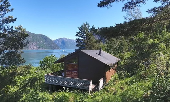Kvinnherad House | Beautiful cabin, Norway on the Harangerfjord, 20 hp motorboat for hire, fjord panorama.