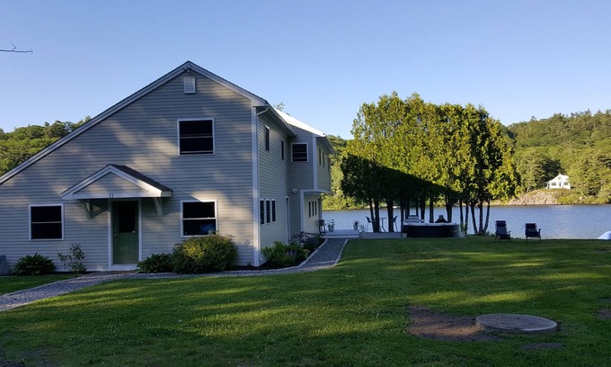 Camden House | Beautiful Camden Home,npondside with mountain views