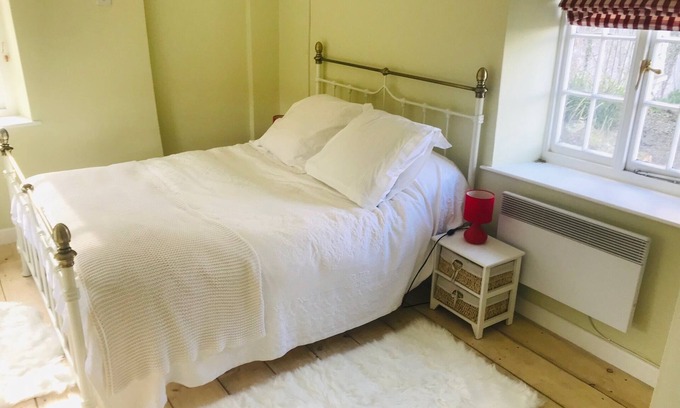 Bruton Cottage | Beautiful & Captivating 1-Bed Cottage near Bruton