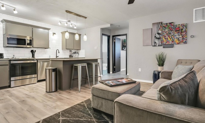 Lawton Apartment | Beautiful Contemporary Suite #07