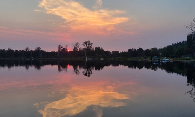 Sedro-Woolley Cottage | Beautiful Cottage on Lake & Creekn