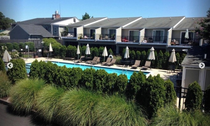 Country Club Estates House | Beautiful downtown Rehoboth Beach townhouse - 3 blocks to the beach/boardwalk.