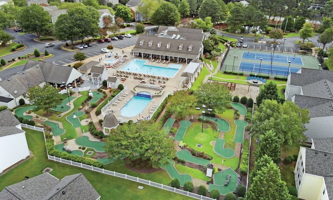 Williamsburg Resort | Beautiful Family-Friendly Resort 2BR/2BA