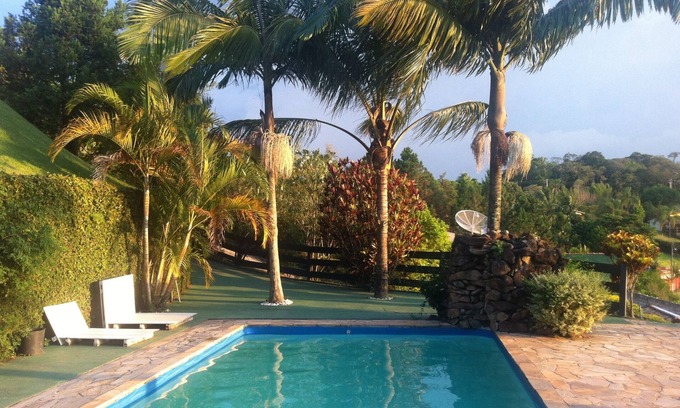 Portao House | Beautiful farm, mountain climate Gated community!