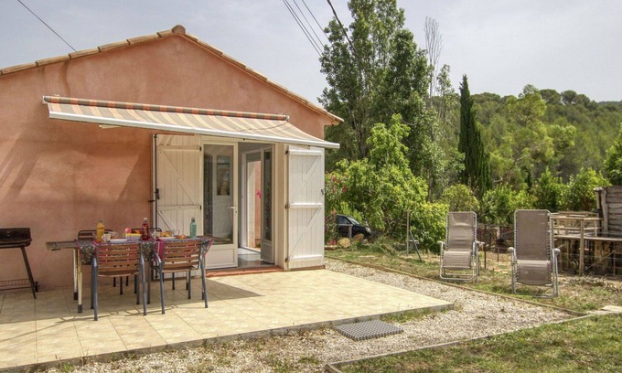 Le Beausset Apartment | Beautiful apartment for 4 guests with A/C, WIFI, TV, terrace and pets allowed