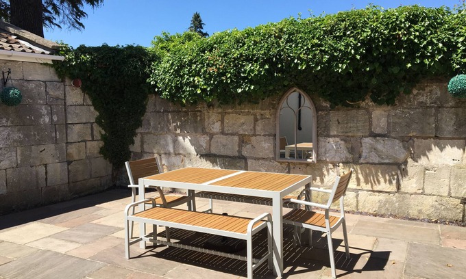 Bath Cottage | Beautiful Grade II Period Cottage in Bath with 3 beds sleeps 6