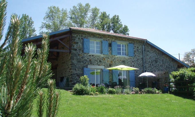 Belleroche Cottage | Beautiful Haut Beaujolais stone gîte