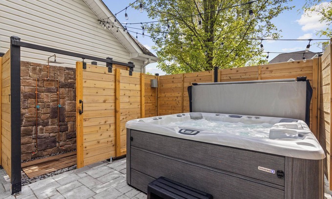 Town of Lloyd House | Beautiful Home - 4BR/2.5BA - Hot tub and Patio - Minutes from New Paltz