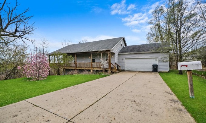 Waukegan House | Beautiful home in Beach Park IL