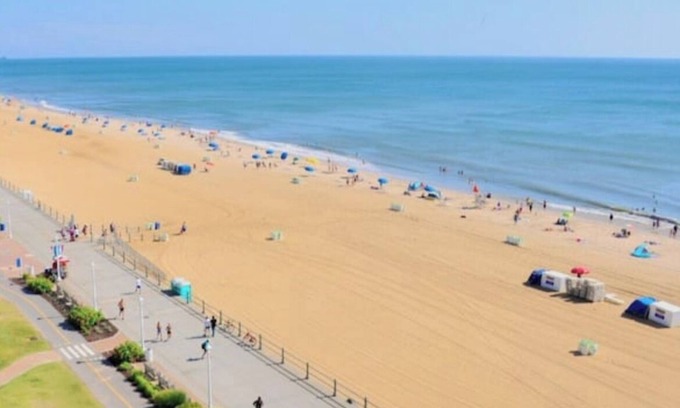 Greenbrier East House | Beautiful home in Chesapeake