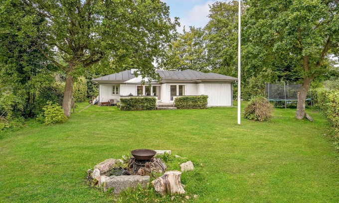 Lyngsbæk Strand House | Beautiful home in Ebeltoft with kitchen