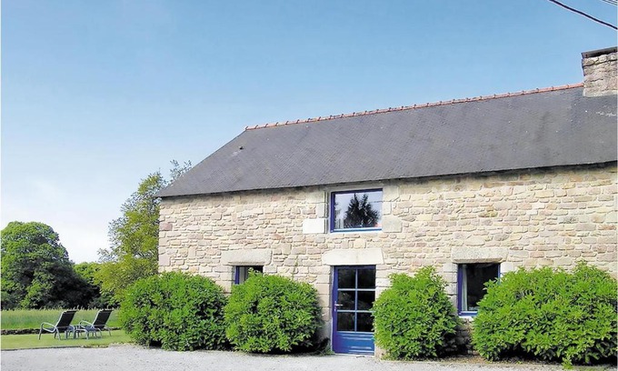 Lanvaudan House | Beautiful home in Lanvaudan with 2 Bedrooms, WiFi and Outdoor swimming pool