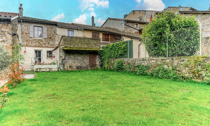 Pelussin House | Beautiful home in Pélussin with kitchen
