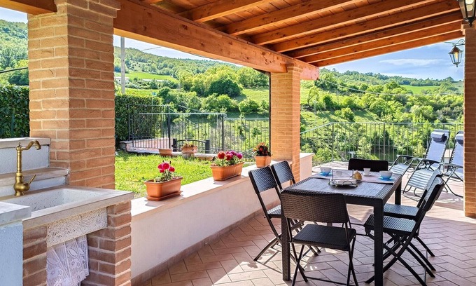 Preci House | Beautiful home in Preci with WiFi