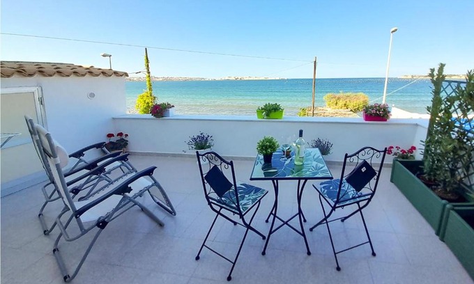 Carrozziere House | Beautiful Home In Siracusa With Kitchen