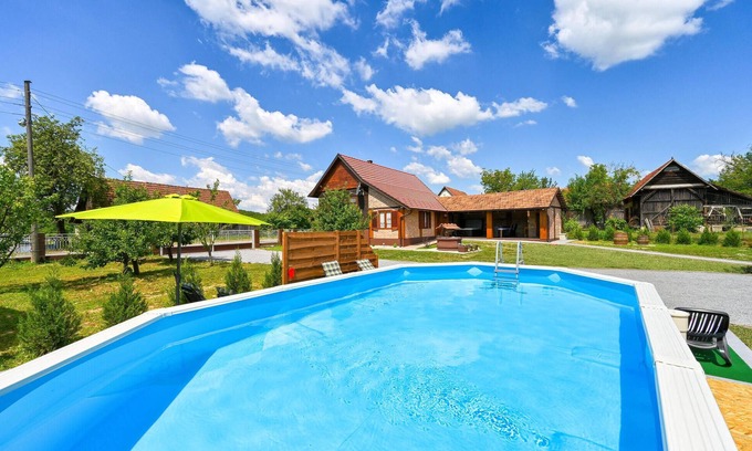 Cazma House | Beautiful home in Sovari with sauna