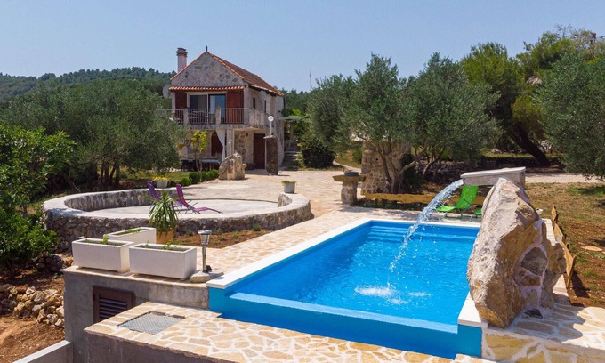 Kobas House | Beautiful home in Ston with WiFi