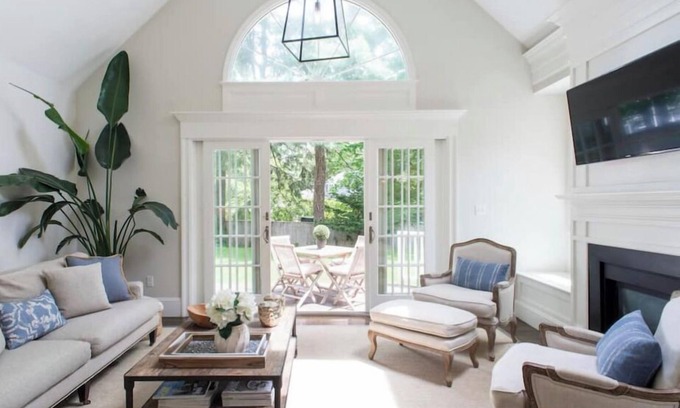 Wellesley House | Beautiful home in Wellesley's Historic district