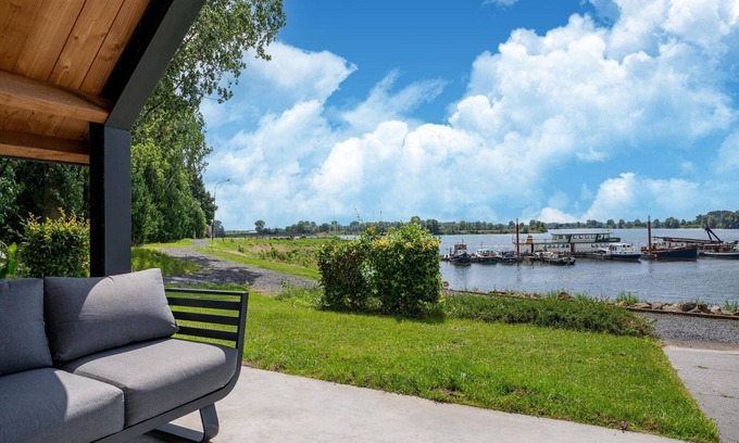 Kerkdriel House | Beautiful house in Kerkdriel on the waterfront