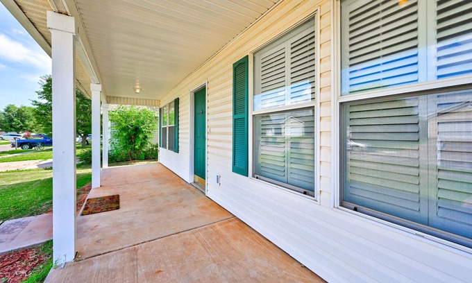 Wheatland House | Beautiful house in quiet neighborhood just off I-40.