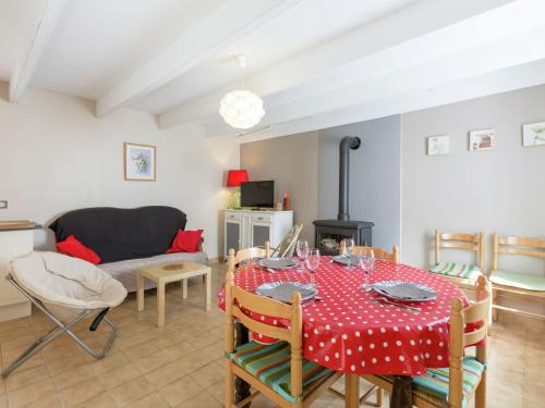 Plouneventer House | Beautiful house with modern interior