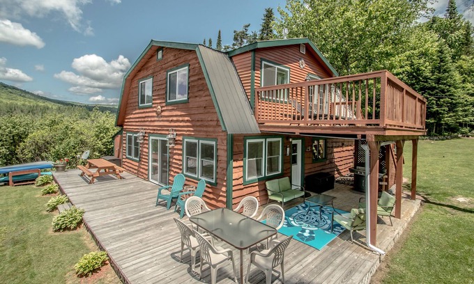 Lunenburg House | Beautiful Lake Front Cabin
