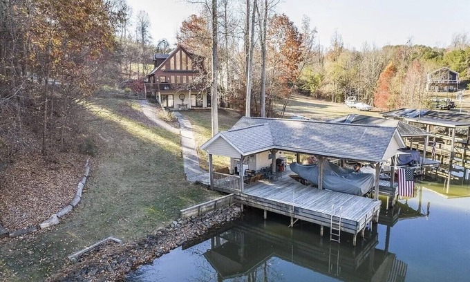 Leasburg House | Beautiful Lake Home - Great view, on the water