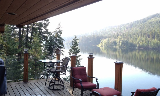 Kamloops Cottage | Beautiful lakefront family home, only 15 minutes to Sun Peaks