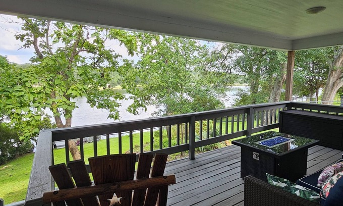 Hilltop Lakes House | Beautiful Lakefront house at Hilltop Lakes, a vacation place to relax & enjoy.