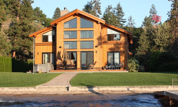 Okanagan-Similkameen House | Beautiful Lakefront Property in Naramata, British Columbia, Canada