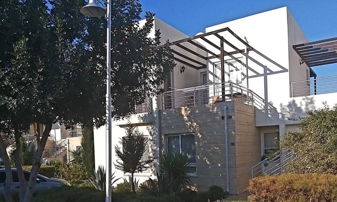 Agios Nikolaos Apartment | Beautiful Location by the Sea with communal Pool