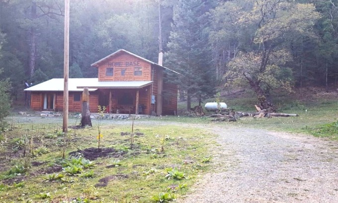 Nogal Cabin | BEAUTIFUL LOG CABIN ON NOGAL CANYON CREEK/LINCOLN CO NATIONAL FOREST
