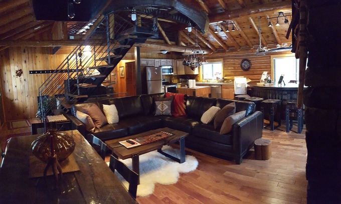 Shingleton Cabin | BEAUTIFUL Log Cabin Retreat * Outdoor Activities * Snowmobile * Hike * ATV *