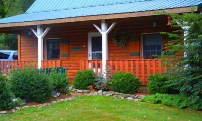 Wellsboro Cabin | Beautiful Log Cottage Located Along Pine Creek