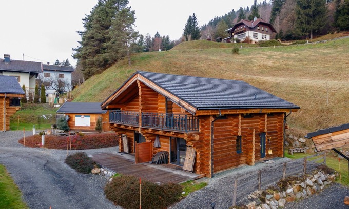 Jenig Ski Chalet | Beautiful log house near top ski resort