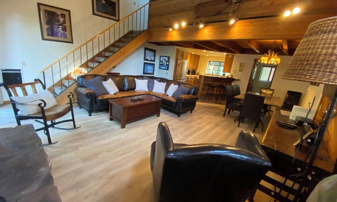 Mammoth Lakes Condo | Beautiful Mammoth Condo. Two master bedrooms! Just one mile from Eagle Lodge!