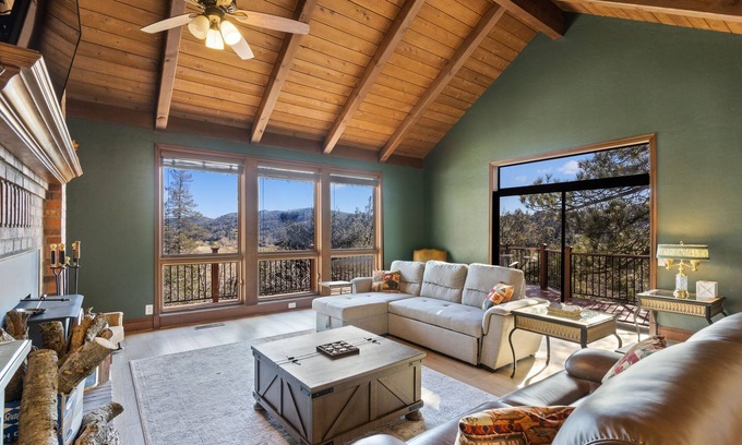 Julian House | Beautiful Mountain Home located on 1 acre in the Historical Town of Julian, Ca