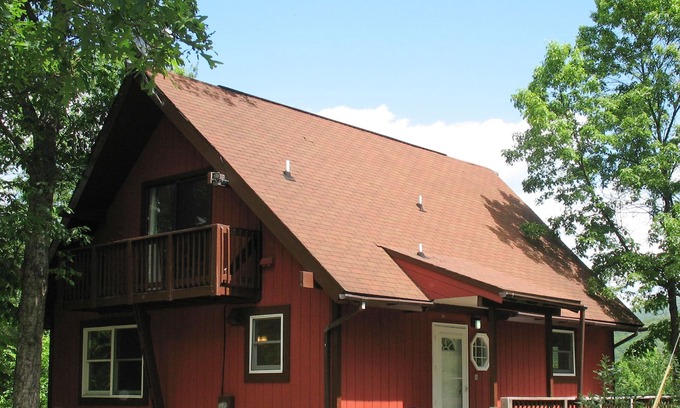 Great Cacapon Cabin | Beautiful Mountain View, Secluded Romantic, Family Friendly, WiFi, discounted