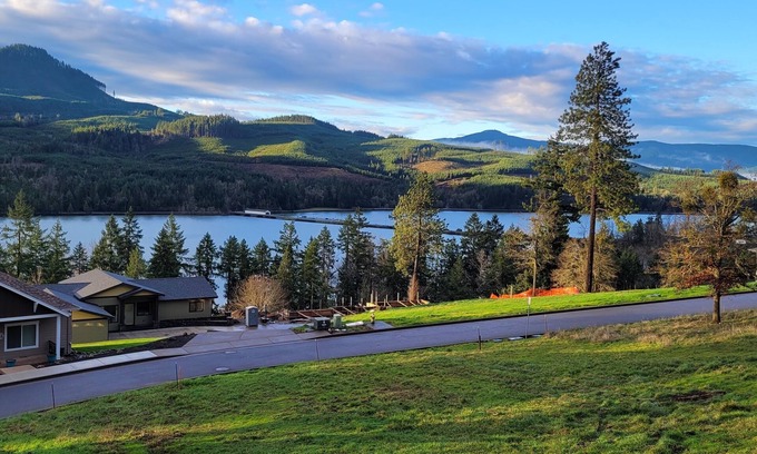 Lowell Apartment | Beautiful new apartment overlooking Dexter Lake. A peaceful place to relax.