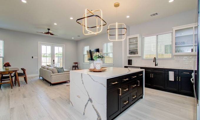 Riverside Terrace House | Beautiful New house! Great location min to Hermann park, Museums and Med Cent.