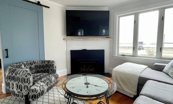 Hull House | Beautiful Ocean front home - Quiet neighborhood