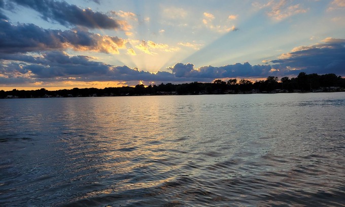 Lake Odessa Cottage | Beautiful open floor plan cottage with lake view