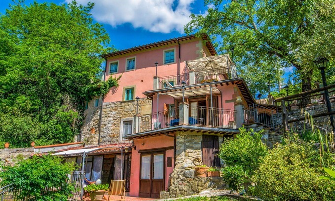 Loro Ciuffenna House | Beautiful private villa for 12 guests with private pool, WIFI, TV, terrace and pets allowed