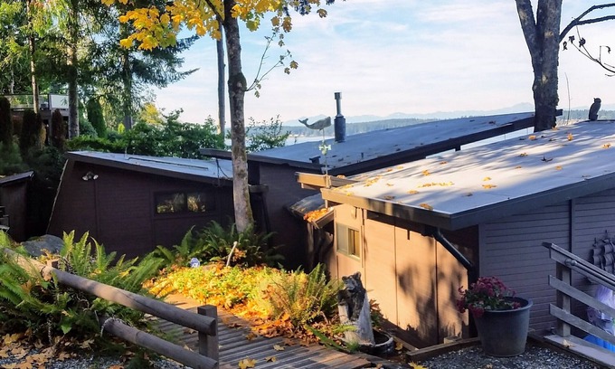 Gig Harbor Cottage | Beautiful Private Raft Island Waterfront Cottagen