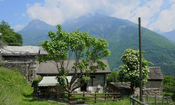 Semione House | Beautiful private villa for 4 guests with TV, patio, pets allowed and panoramic view