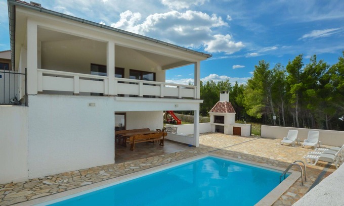 Rovanjska House | Beautiful private villa for 10 people with private pool, WIFI, A/C, TV and terrace