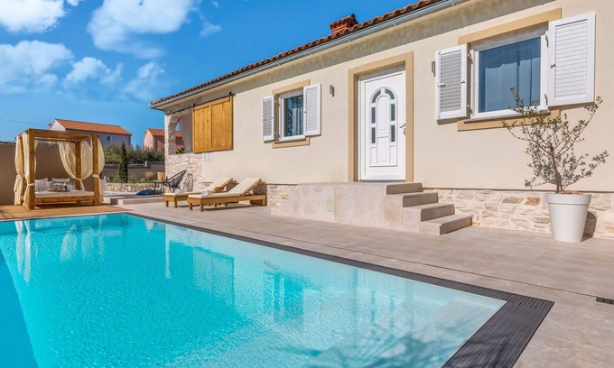 Polje Villa | Beautiful private villa for 7 guests with private pool, A/C, WIFI, TV, terrace and pets allowed