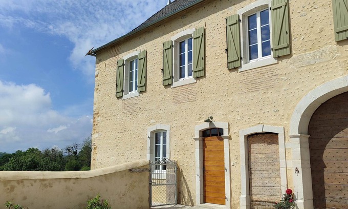 Monein House | Beautiful renovated farmhouse in the countryside